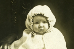 Gwendolyn Bernice Knaggs, age 3 mo., weight 17lbs. circa 1912