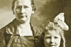 Mabel Tooman and Gwendolyn, circa 1918.